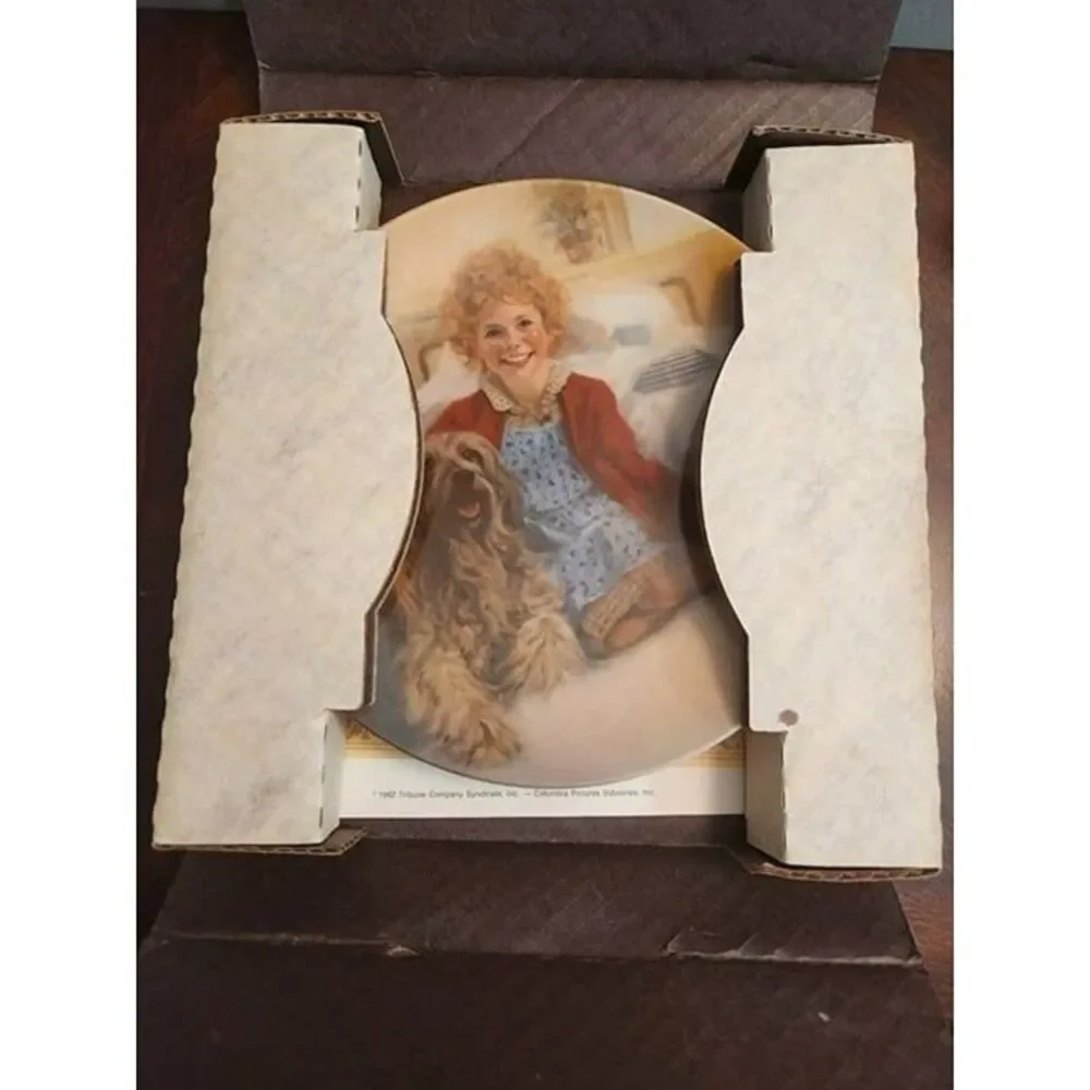 Annie and Sandy 1983 Collectors Plate
